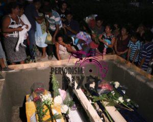 Entre lágrimas y dolor; Jamiltepec sepulta a sus muertos luego de trágico accidente aéreo