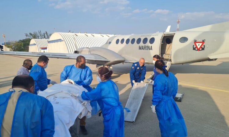 FOTO-2-Realiza-SSO-traslado-aéreo-a-la-Ciudad-de-México-de-pacientes-que-sufrieron-quemaduras-en-Matías-Romero-1.jpeg