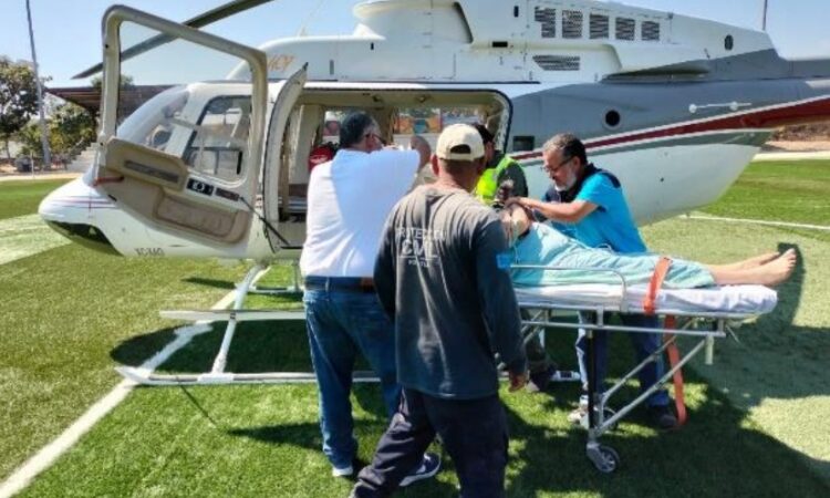 FOTO-2.4-Realizan-traslados-aéreos-de-alta-prioridad-de-tres-pacientes-de-Tuxtepec-Pochutla-y-Tlaxiaco.jpg