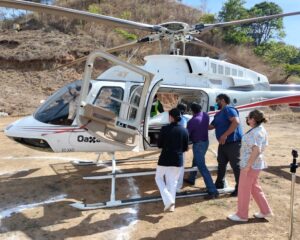 foto-2-helicóptero-del-gobierno-del-estado-traslada-a-joven-mujer-con-embarazo-de-alto-riesgo301401268831578914..jpg