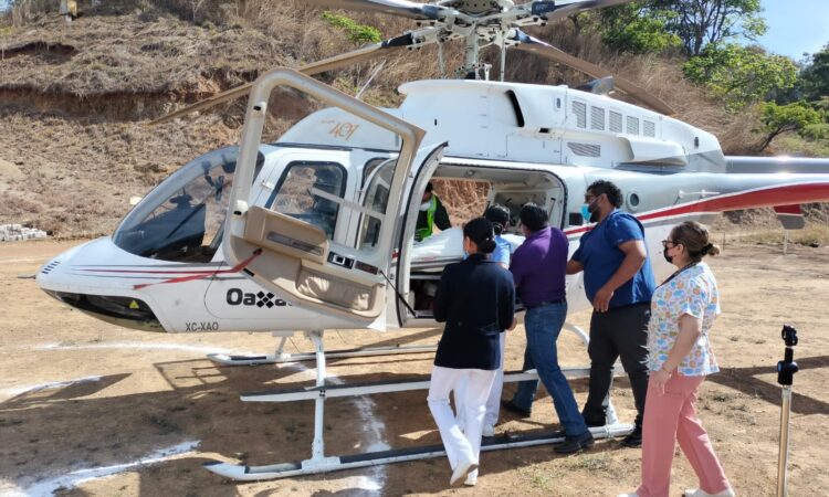 foto-2-helicóptero-del-gobierno-del-estado-traslada-a-joven-mujer-con-embarazo-de-alto-riesgo301401268831578914..jpg