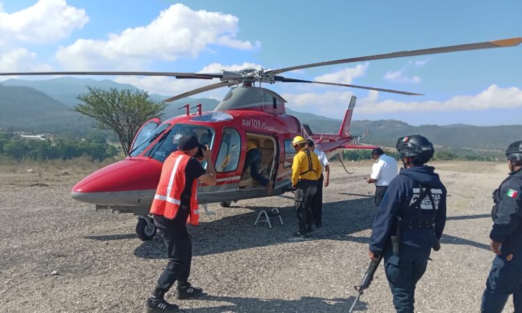 Foto-2-Realiza-helicóptero-del-Gobierno-del-Estado-sobrevuelo-para-el-combate-de-incendios-forestales-en-la-Mixteca.jpeg
