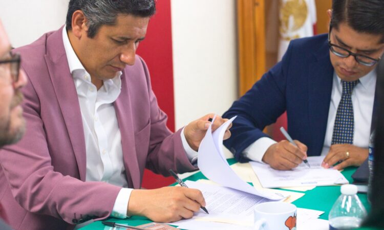8-mayo-Fiscalía-de-Oaxaca-signa-convenio-de-colaboración-con-Tojil-y-Embajada-de-EEUU-4.jpg