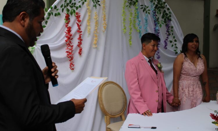 FOTO-3-Realizan-en-Huajuapan-boda-igualitaria.jpeg