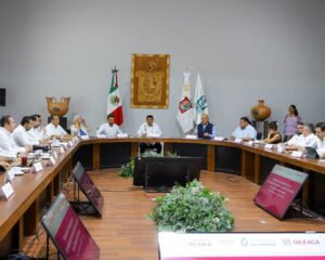 FOTO-1-Revisan-Salomón-Jara-y-Zoé-Robledo-avances-para-integrar-Servicios-de-Salud-de-Oaxaca-a-OPD-IMSS-Bienestar.jpeg