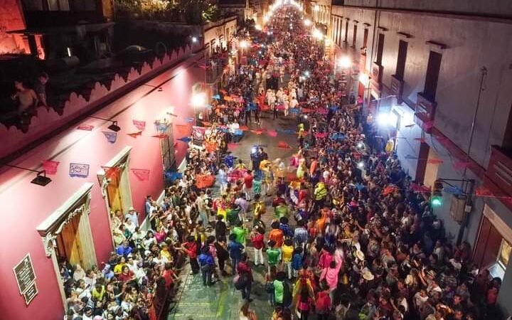 Foto-5-Miles-disfrutan-el-Desfile-de-Delegaciones-vibra-Oaxaca-con-la-Guelaguetza-2023-.jpeg