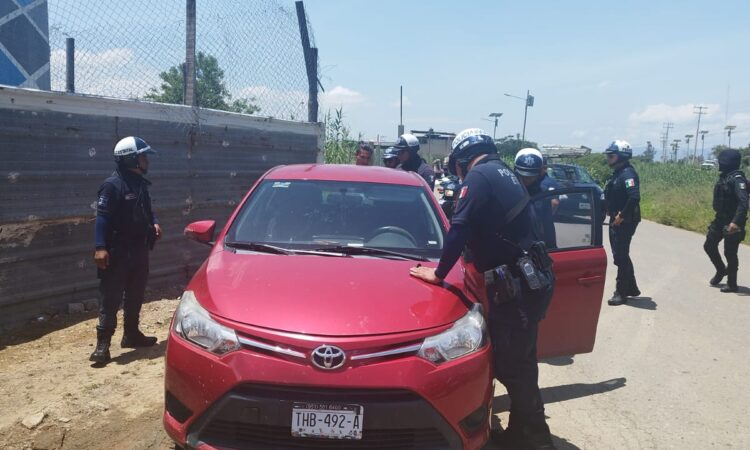 FOTO-1-Recupera-Policía-Vial-Estatal-un-vehículo-robado-esta-mañana-en-Zaachila.jpeg