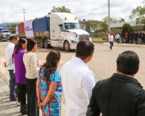 FOTO-1-Traslada-DIF-Oaxaca-113-toneladas-de-víveres-a-Chilpancingo-Guerrero.jpeg