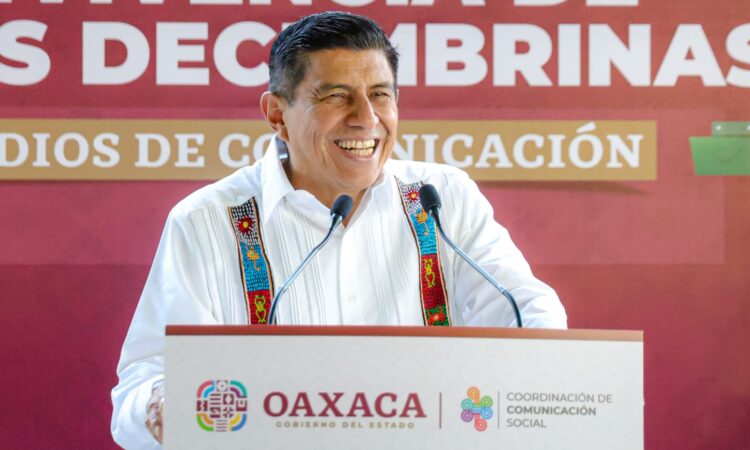 FOTO-4-Garantizará-Gobierno-de-Oaxaca-seguridad-social-para-cien-periodistas.jpeg
